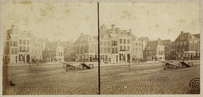 122403 Gezicht op de noordwesthoek van de Neude te Utrecht.